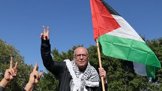 شاهد: "عميد الأسرى".. إسرائيل تطلق سراح فلسطيني أمضى أربعين عاماً في سجونها