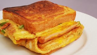 Omelette Sandwich - BREAKFAST EGG SANDWICH HACK | Crispy One Pan Egg Toast
