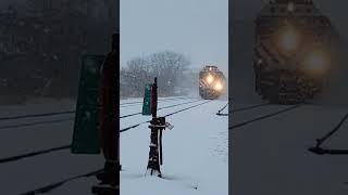 Metra F40PH-3 174 Screaming At Barrington Diamond