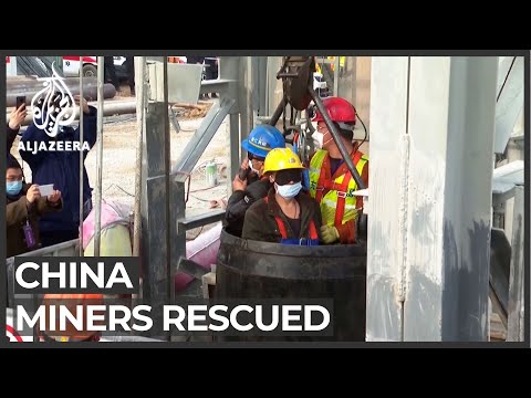 How many Chinese miners are trapped?