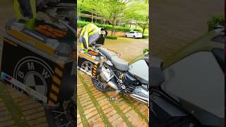 宝马摩托，牛。买得起宝马轿车的很多，但是买宝马摩托的不多。BMW motorcycle, cow. There are not many BMW motorcycles.