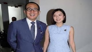 李泽楷首次带女友公开亮相，小26岁女友，一袭蓝裙气质不输梁洛施