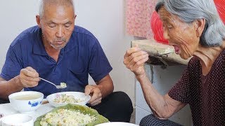 米饭怎么做最好吃 农村妈妈这样做，80岁爷爷奶奶吃的好香甜，两大盘都不够 【泥土的清香】