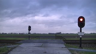 Spoorwegovergang Grijpskerk // Dutch railroad crossing