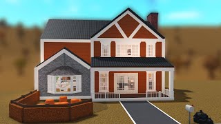 Building a FALL house in Bloxburg