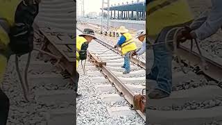 Teknik cerdas melicinkan jalan kereta api #shorts