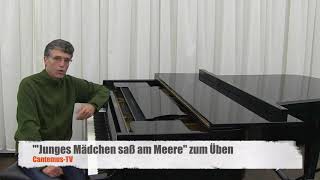 Junges Mädchen saß am Meere (Übeversion)