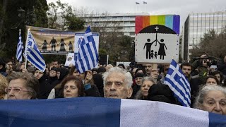 Grecia: in aula il disegno di legge sul matrimonio tra persone dello stesso sesso