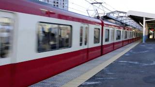 京急600形　エアポートアクセス特急　東松戸駅発車ときれいな夕日