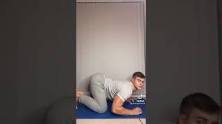 Your daily reminder that it’s important to stretch ☺️ TikTok peachyfitness4