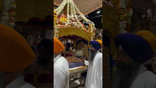 ਅੰਮ੍ਰਿਤ ਵੇਲਾ ਸਚੁ ਨਾਉ ਵਡਿਆਈ ਵੀਚਾਰੁ। ਕਰਮੀ ਆਵੈ ਕਪੜਾ ਨਦਰੀ ਮੋਖ ਦੁਆਰ।