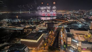 横浜みなとみらいの夜空に広がる輝き：観覧車から眺める花火と夜景