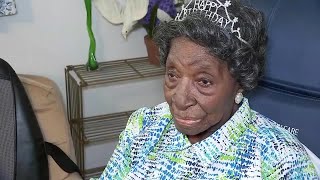 TX:WOMAN CELEBRATES HER 110TH BIRTHDAY - cnn