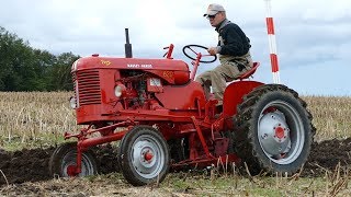 Massey Harris Pony 820 Ploughing w/1-Furrow Hand Lifted Ploug at Ploughing Event | Danish Agro