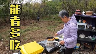 在冬子家没有白吃的午餐，冬子在两位老人面前自愧不如【新视野号出发】