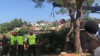 Palazzina crollata, vigili scoperchiano la casa