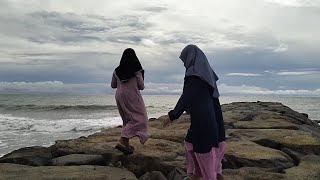 Sudah Lama Nggak Main ke Pantai Padang dan Makan Kerupuk Sate lagi