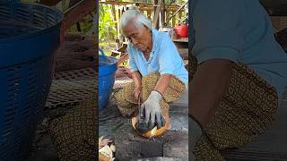 90-Year-Old Grandma Roasted Coconut Cutting Skills