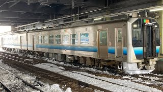 【青森支社ｶﾗｰ】JR東日本GV-E400形　普通深浦行き　弘前駅発車