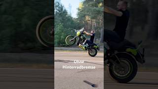 Florian Lorenz macht ohne Hinterradbremse auf einen Fremden Bike einen kleinen Wheelie… #crazy