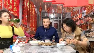 Chinese wok rural northern lake fish stew, pot liquor, a family of three simple happiness