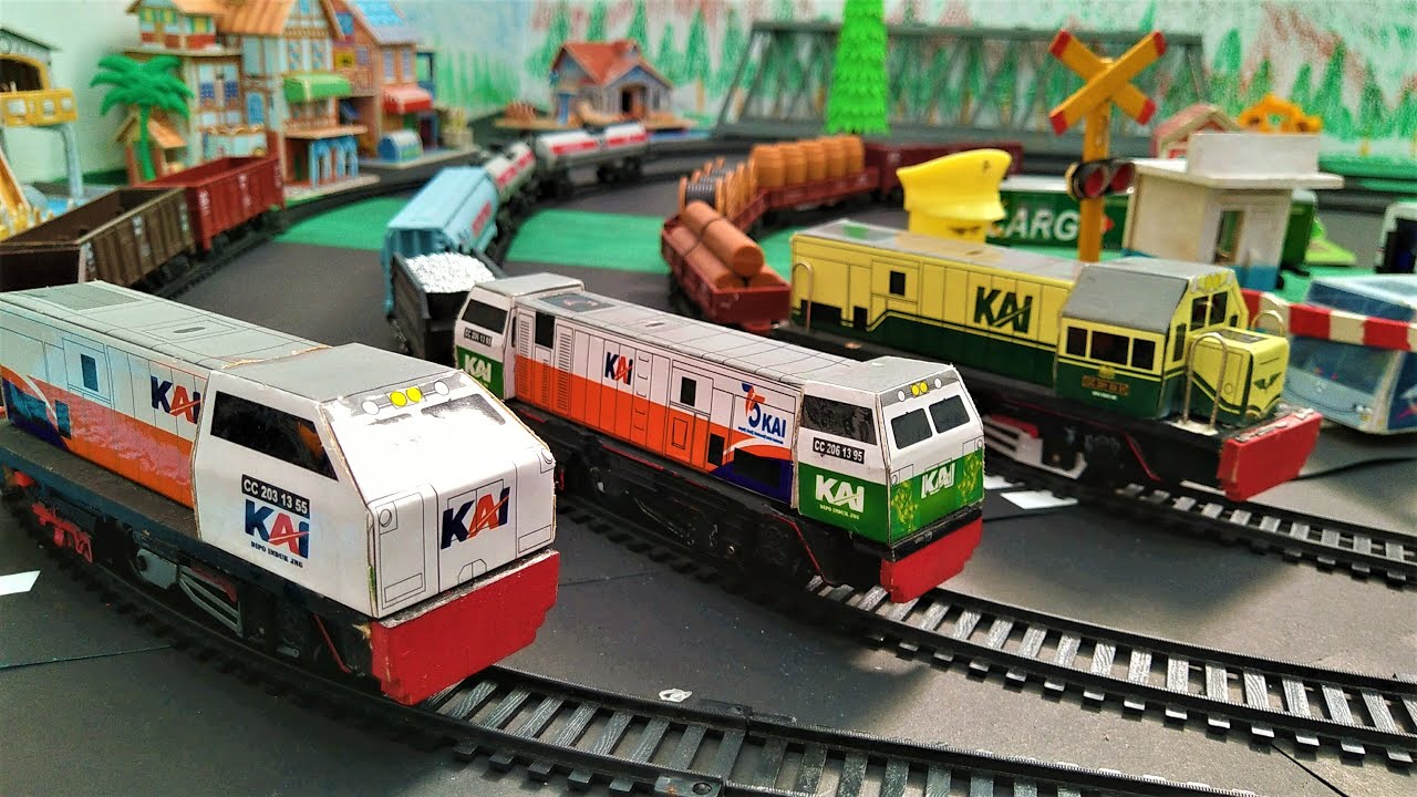 Drama Kereta Api Anjlok Dari Rel Cc201 Cc206 Cc203 Tabrak Mobil