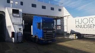 Wjazd na prom Polferries M/S Mazovia w Ystad. Panorama Ystad z pokładu słonecznego.