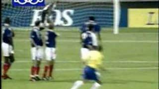 Roberto Carlos - Brasil x França(Ótima Resolução)