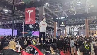 Unhappy Tesla owner at Shanghai Auto Show 2021