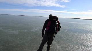 Micke på Norra Björkfjärdendens hårda isar. Mälaren 11 mars Skridsko 2012