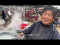 山东大集“漏天水饺摊”，大娘做25年水饺，8块一盘物价感人！