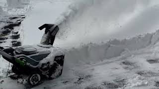 Battery Powered Snowblower Tackles MASSIVE 22 Inch Snowfall!