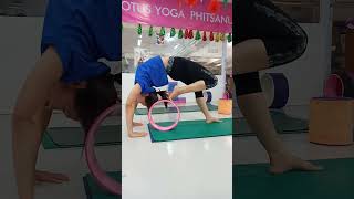 ฝึกท่า สะพานโค้ง  yoga by Veena Mini