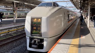 651系1000番台OM205編成が回送電車として到着するシーン