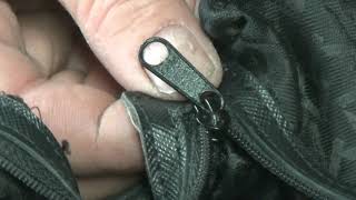 Cambiare un cursore di una borsa, senza scucire niente Change a cursor of a bag, without unstitching