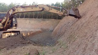 Cat 05 Excavator Working | អេស្កាវ៉ាទ័រ កាប់ដីដាក់ឡានប៉ែន