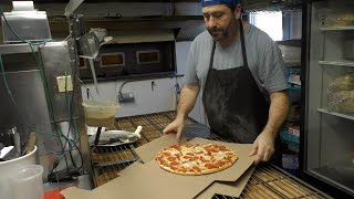 What makes a good, signature Rockford pizza