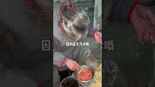 偶遇南昌包家巷一毛钱奶奶，坚持38年不涨价！ 奶奶已经76岁了，既温柔又热情🥹都说能吃到七旬老人卖的食物都是一种福气！希望奶奶身体健健康康的❤️ #南昌美食 #一毛钱奶奶 #街头美食 #路边摊