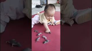 Naughty little guy Look at what this child is doing The baby can't bear the continuous blows The