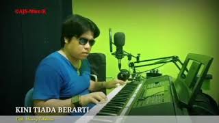 Keren...Tembang Kenangan- Kini Tiada Berarti Cover by James Sialagan