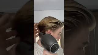 How to do a perfect wavy middle part: tutorial