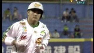 2010.08.06獅牛戰-張泰山2分打點全壘打(本季第12支)