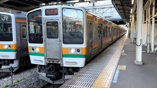 両毛線211系伊勢崎行きが高崎駅を発車するシーン