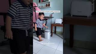 Terlihat sepele ya tapi anak akan sangat senang jika diberi kesempatan melakukan#babieshug