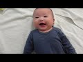 【寝起きの笑顔】赤ちゃんが眠気と戦いながら目覚める朝【伸び】a baby gets up struggling to stay awake