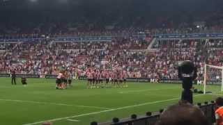 PSV Support: Spelers vieren de overwinning met de fans : PSV - Feyenoord : 3-1 : 30-08-2015