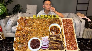 来看这个不当舔狗的中年男人，下班后如何享受一个人的快乐时光