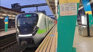 4234次北湖發車經由宜蘭線開往福隆的銀綠色微笑號EMU900型十輛一編組EMU906區間車