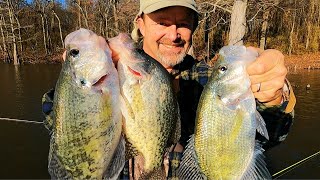 Cold Water Crappie fishing with the river on the rise.