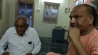 RADHA MANOHAR DAS JI WITH BIBLE GURU SRI RAMA CHANDRA MURTHY  GARU  I